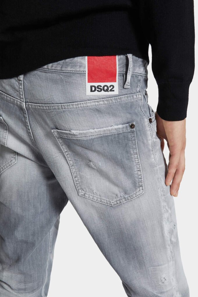Skater Jean con lavaggio grigio spazzolato Skater Jean con lavaggio grigio spazzolato