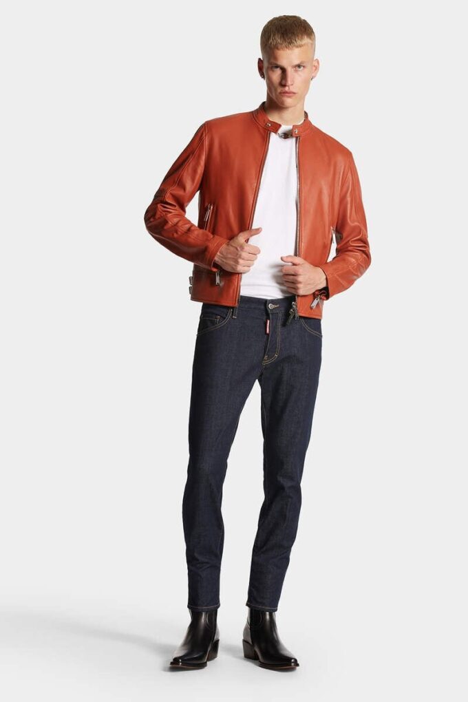 Skater Jean con lavaggio scuro Skater Jean con lavaggio scuro