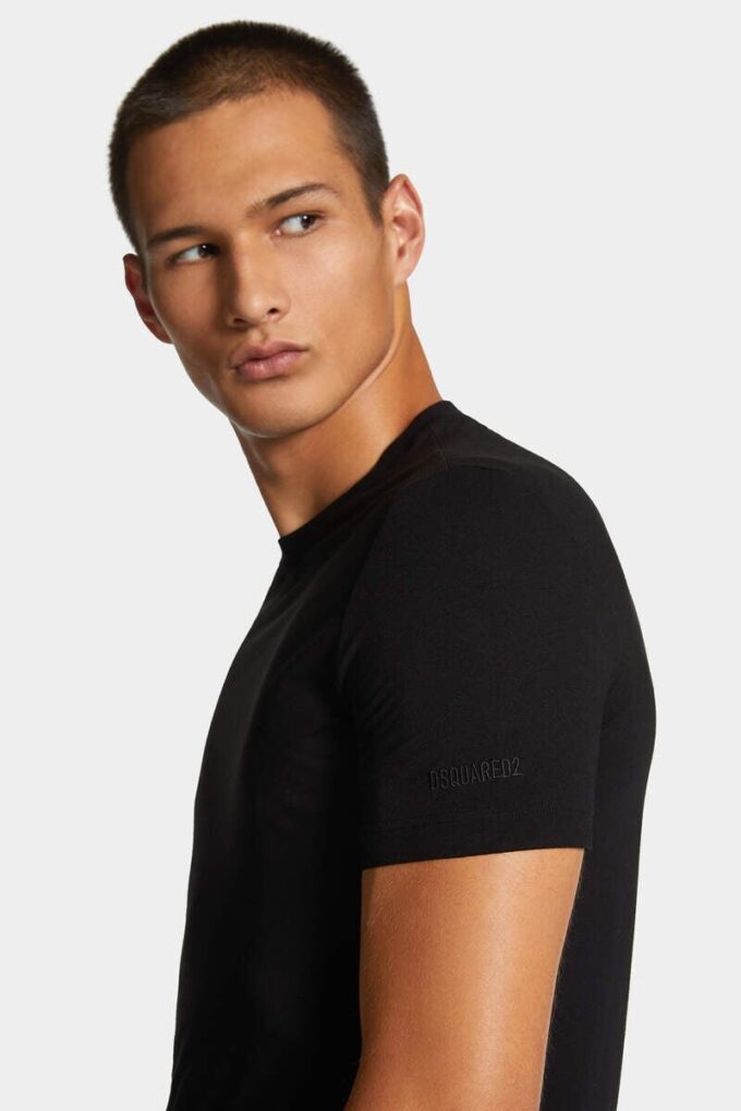 T-shirt con logo ricamato Dsquared2 T-shirt con logo ricamato Dsquared2